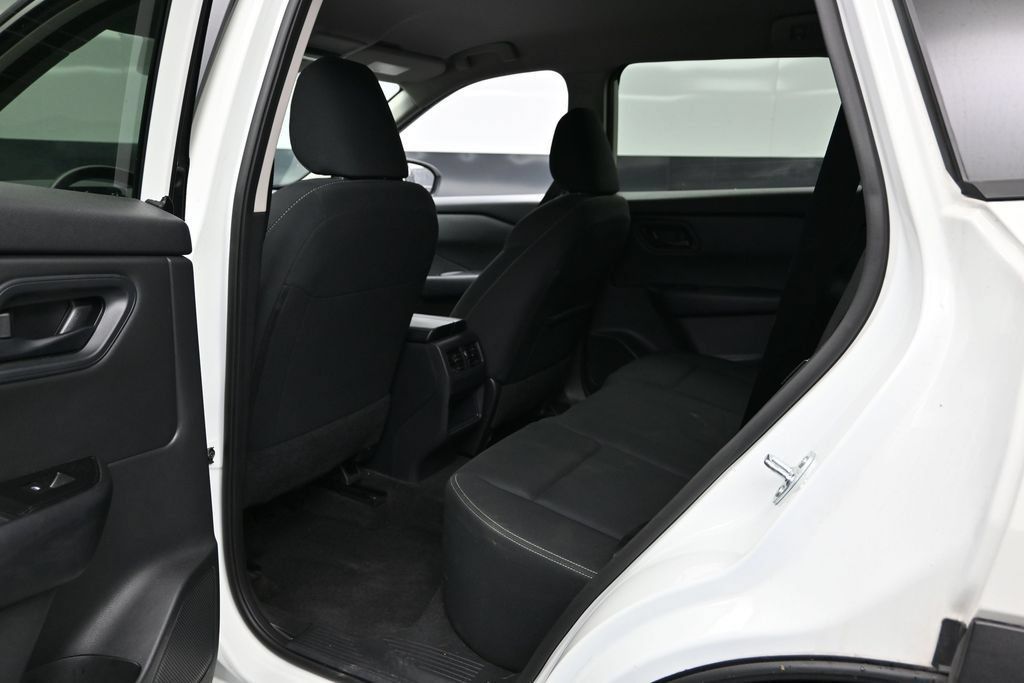 Used 2024 Nissan Rogue S AWD/4WD image 19
