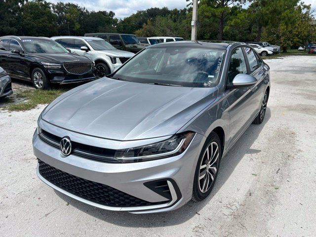 Used 2025 Volkswagen Jetta SE FWD image 2