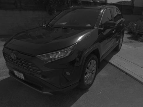 Used 2019 Toyota RAV4 Limited w/ Carpet Mat Package image 6