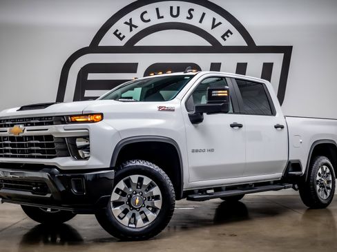 Used 2024 Chevrolet Silverado 2500 Custom w/ Custom Value Package AWD/4WD image 1