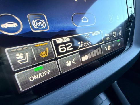 Used 2025 Subaru Forester Touring AWD/4WD image 19