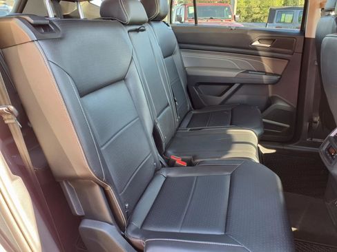 Certified 2022 Volkswagen Atlas SE image 9