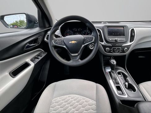 Used 2020 Chevrolet Equinox LS FWD image 6