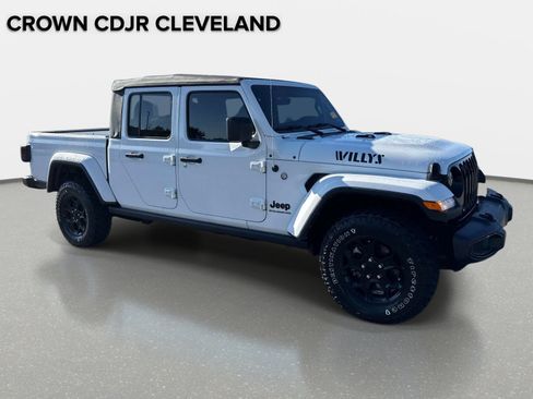 Used 2023 Jeep Gladiator Sport AWD/4WD image 2