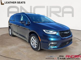Used 2022 Chrysler Pacifica Touring-L video 1