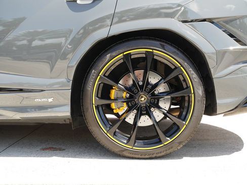 Used 2023 Lamborghini Urus S AWD/4WD image 13