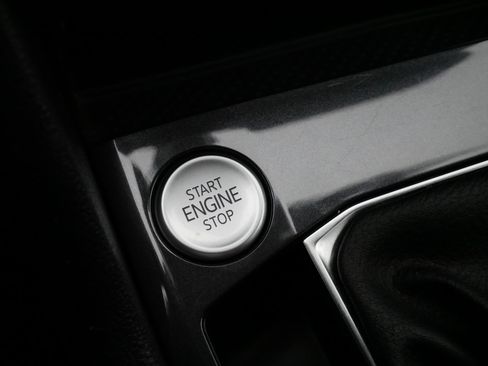 Certified 2023 Volkswagen Tiguan SEL R-Line image 32