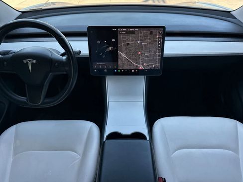 Used 2018 Tesla Model 3 Long Range image 4