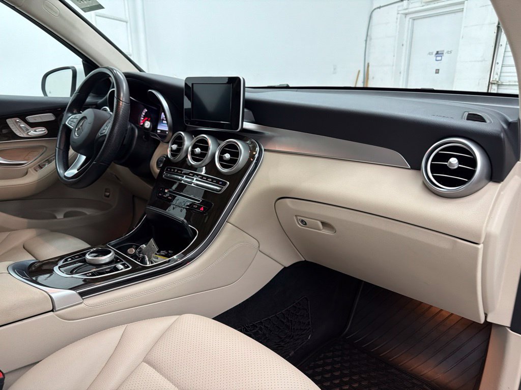 Certified 2019 Mercedes-Benz GLC 300 4MATIC image 30