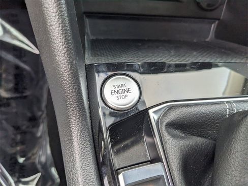 Certified 2023 Volkswagen Taos SE w/ Panoramic Sunroof Package image 24