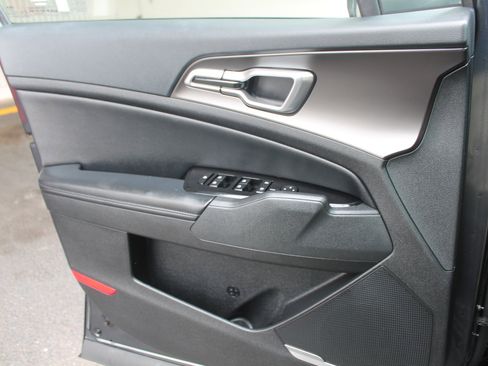 Used 2023 Kia Sportage EX image 12