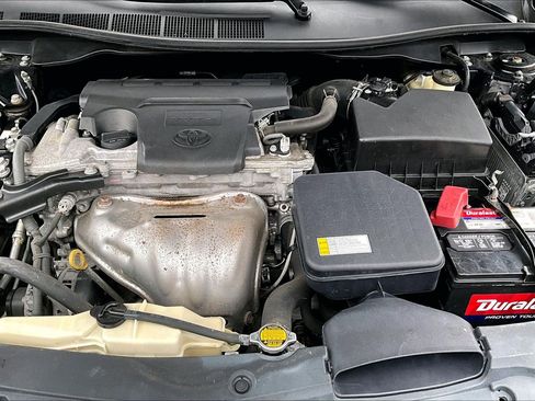 Used 2015 Toyota Camry LE image 10