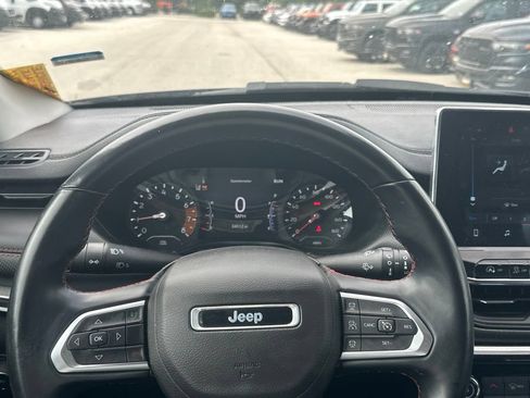 Used 2022 Jeep Compass Trailhawk w/ Trailhawk Convenience Group AWD/4WD image 6