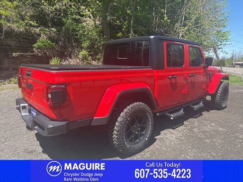 Used 2024 Jeep Gladiator Sport AWD/4WD image 15