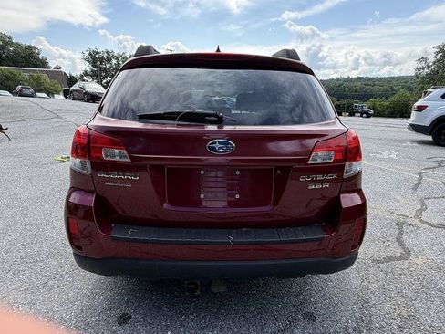 Used 2011 Subaru Outback 3.6R Limited AWD/4WD image 4