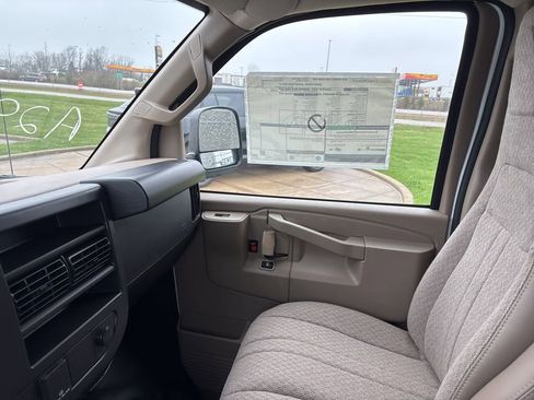 New 2025 Chevrolet Express 2500 RWD image 34