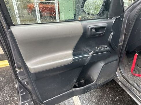 Used 2018 Toyota Tacoma SR AWD/4WD image 18