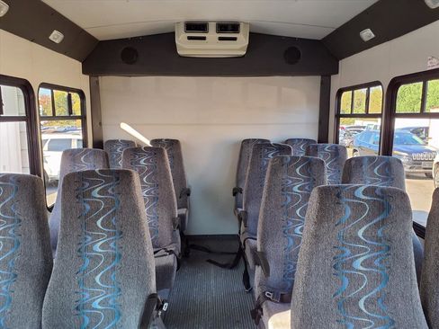 Used 2006 Ford E-350 and Econoline 350 Super Duty image 8