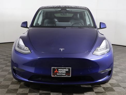 Used 2022 Tesla Model Y Long Range image 12