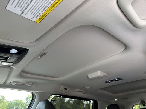 Used 2025 Kia Carnival SX w/ SX Dark Edition Package FWD image 34