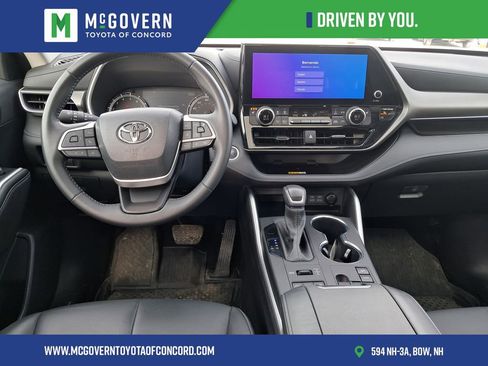 Used 2024 Toyota Highlander XLE image 16