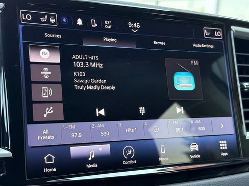 Used 2023 Chrysler Pacifica Touring-L FWD image 20