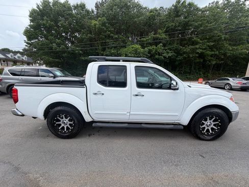 Used 2012 Nissan Frontier SL RWD image 4