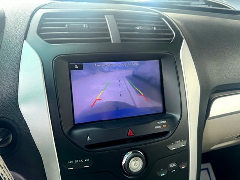 Used 2013 Ford Explorer XLT image 13