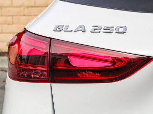 Certified 2025 Mercedes-Benz GLA 250 4MATIC image 10