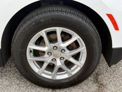 Used 2024 Chevrolet Equinox LT w/ LPO, Floor Liner Package FWD image 7