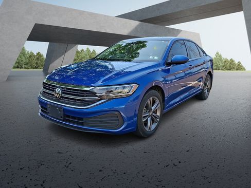 Used 2023 Volkswagen Jetta SE FWD image 2