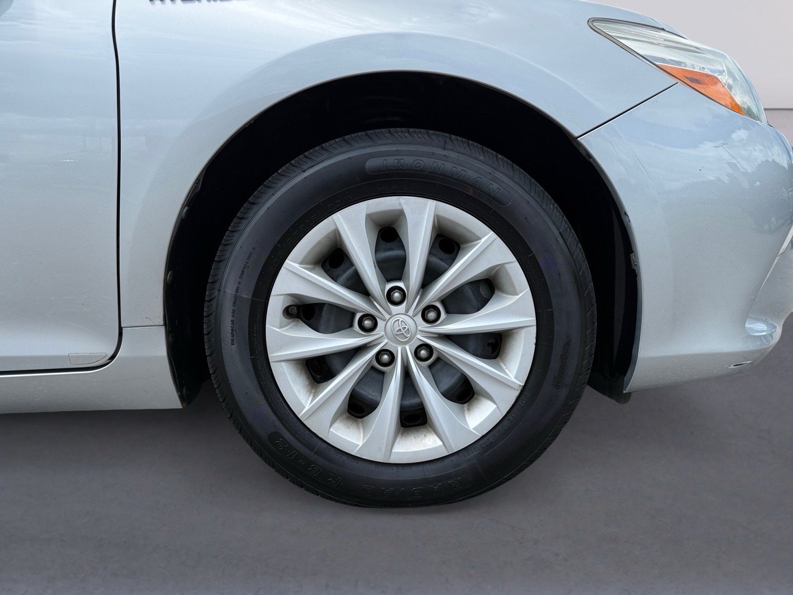 Used 2017 Toyota Camry LE FWD image 9