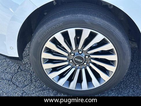 Used 2021 Lincoln Navigator Reserve w/ Luxury Package image 11