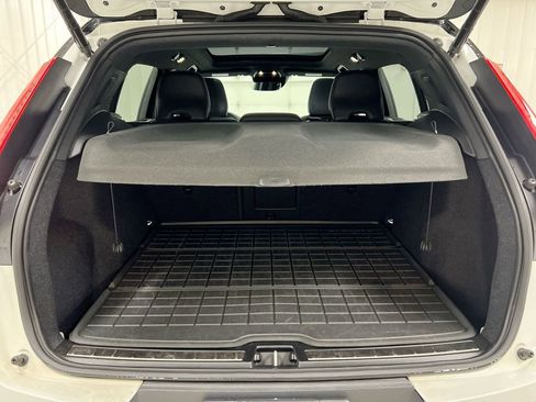 Used 2021 Volvo XC40 T5 R-Design w/ Climate Package image 25