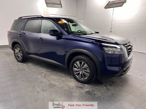Used 2025 Nissan Pathfinder SV FWD image 8
