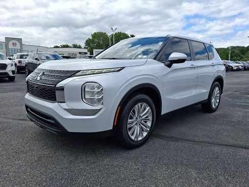 Used 2022 Mitsubishi Outlander ES FWD image 3