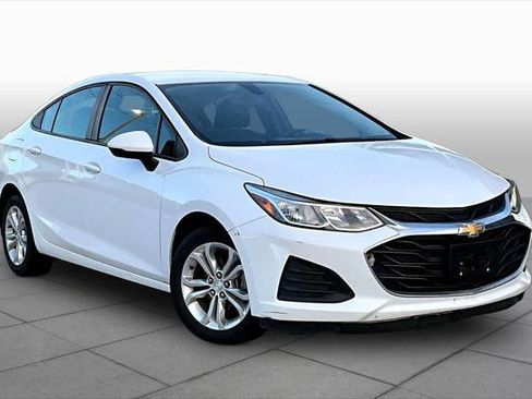 Used 2019 Chevrolet Cruze LS w/ LS Convenience Package FWD image 3