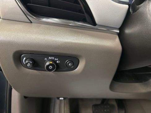 Used 2020 Chevrolet Traverse LT w/ Driver Confidence II Package AWD/4WD image 19