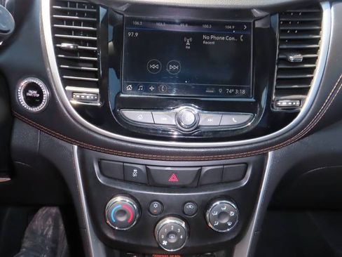 Used 2019 Chevrolet Trax LT w/ LT Convenience Package AWD/4WD image 49