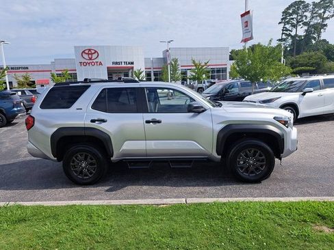 Used 2025 Toyota 4Runner SR5 AWD/4WD image 6