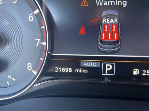 Used 2024 INFINITI QX80 Sensory w/ All-Season Package image 10