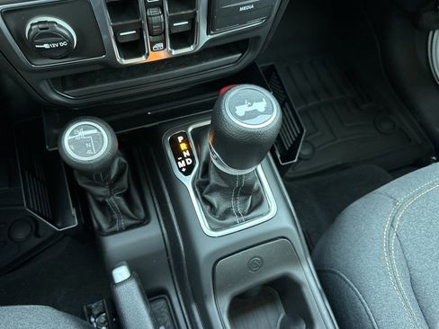 Used 2025 Jeep Wrangler Unlimited Sport AWD/4WD image 31