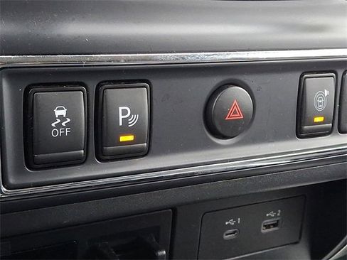 Used 2021 Nissan Titan SV w/ SV Convenience Package image 25