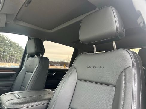 Used 2025 GMC Sierra 2500 Denali w/ Denali Reserve Package image 13