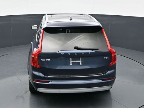 Used 2022 Volvo XC90 T5 Momentum w/ Climate Package image 33