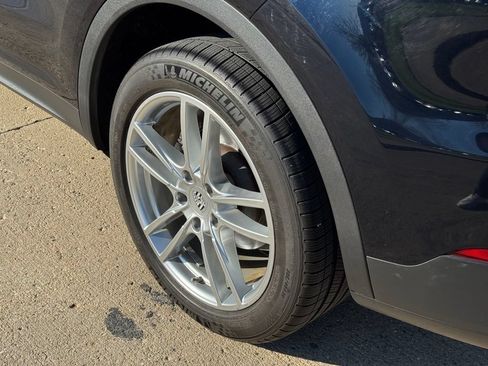 Certified 2023 Porsche Cayenne AWD/4WD image 35
