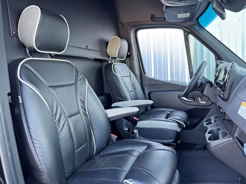 Used 2023 Mercedes-Benz Sprinter 3500 image 40