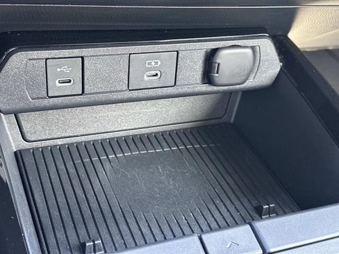 Used 2024 Toyota Prius XLE FWD image 28