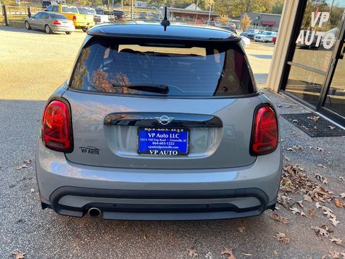 Used 2022 MINI Cooper 2-Door Hardtop image 6
