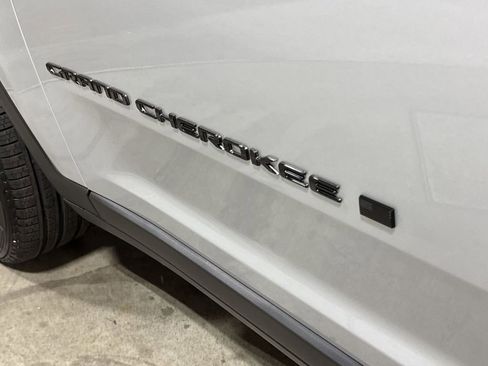 New 2025 Jeep Grand Cherokee L Limited w/ Black Appearance Package image 25